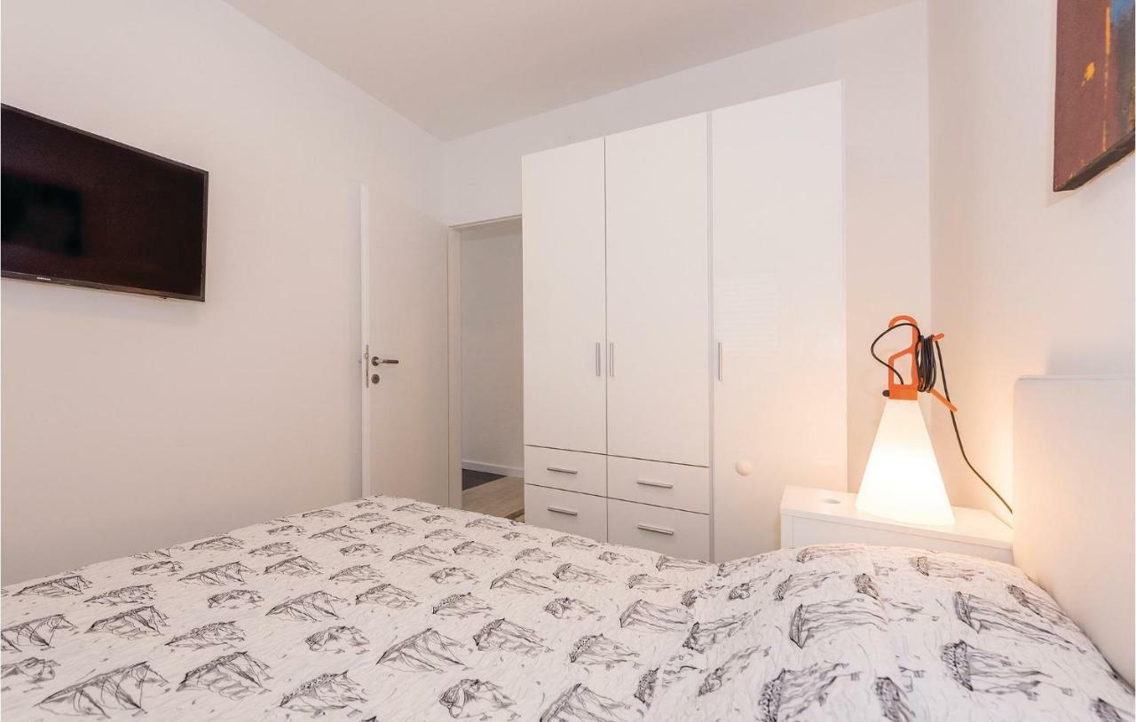Cozy Apartment In Brodarica With Wifi Exterior photo